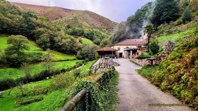 Pass the Homestead with Wooden Hórreo
