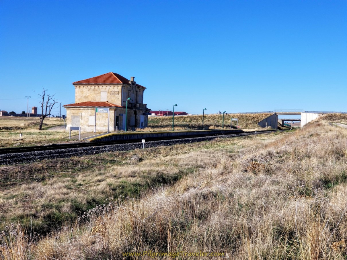 Walk by Narros del Castillo Railroad Station