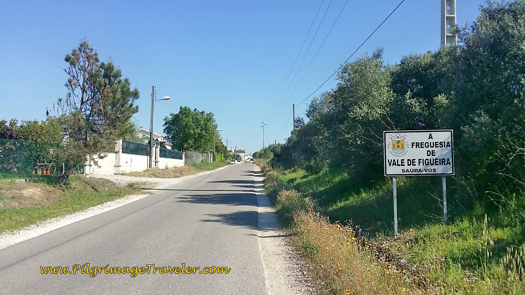 Entering Vale de Figueira on the Rua Campo do Rossio