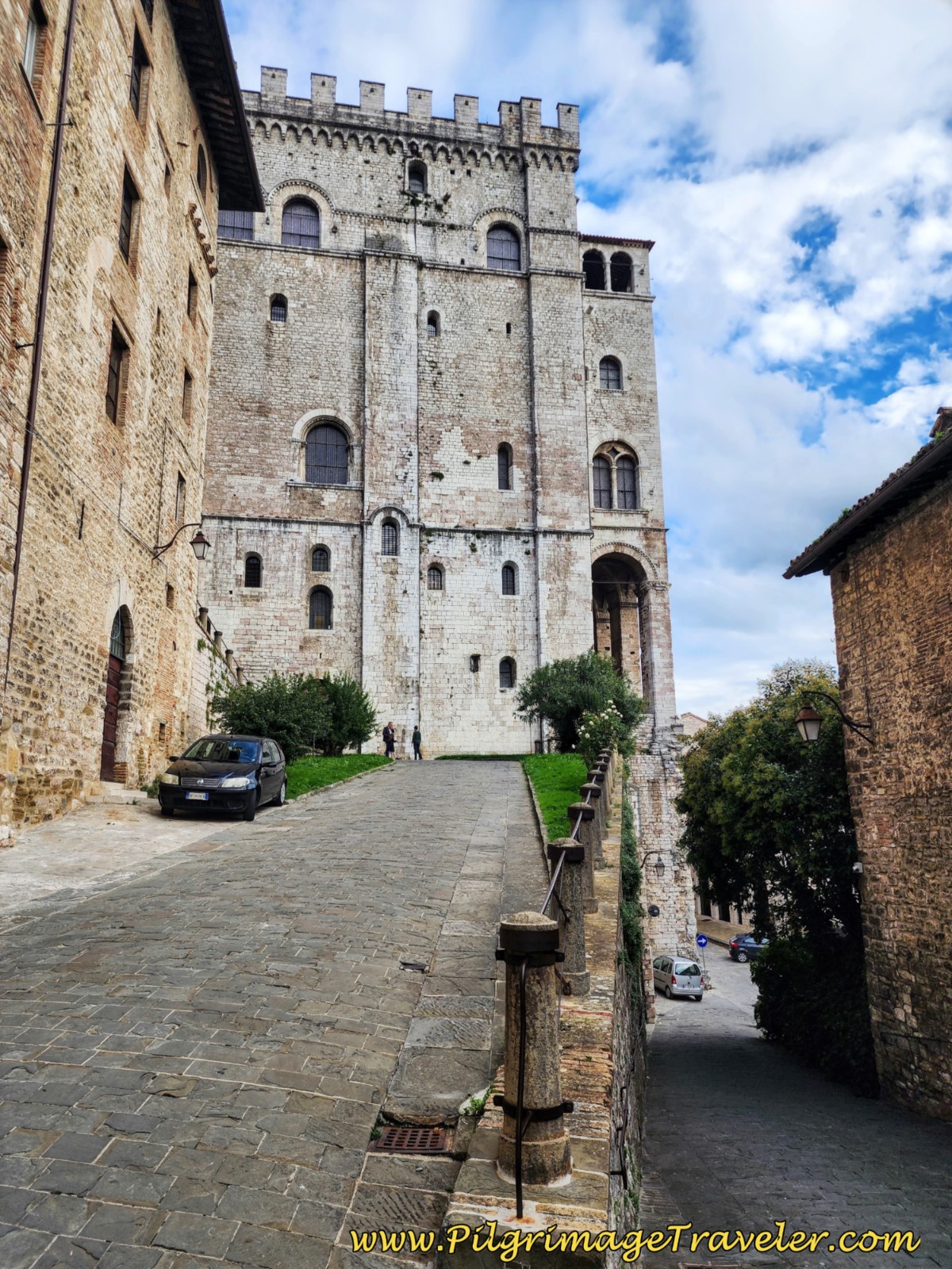 Walking up to the Palazzo dei Consoli
