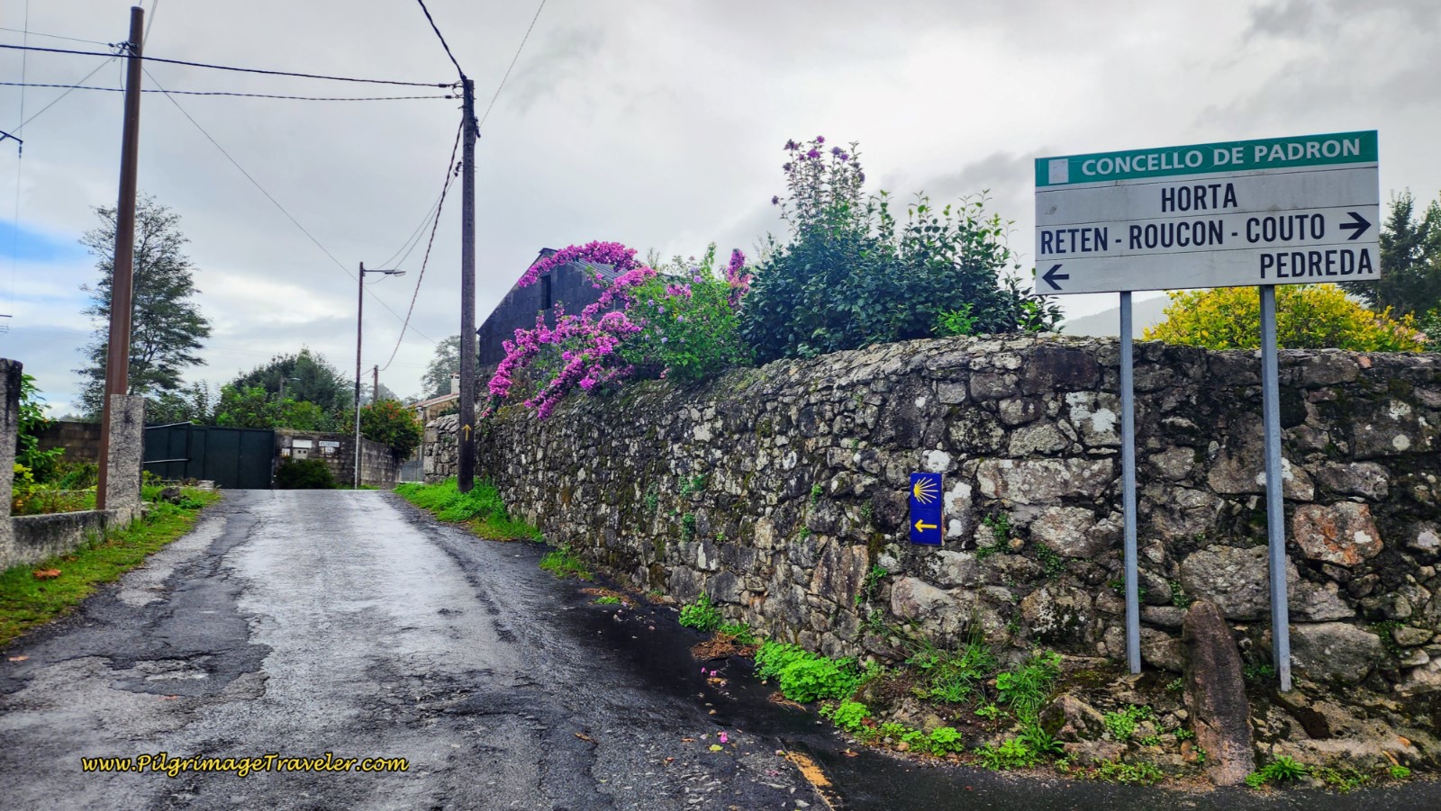 Along the Lugar de Pedreda