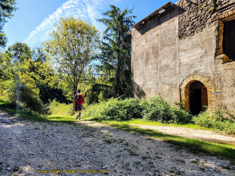 Way of St. Francis: Day Nineteen, Rieti to Poggio San Lorenzo - Crossover at Another Ruined Building