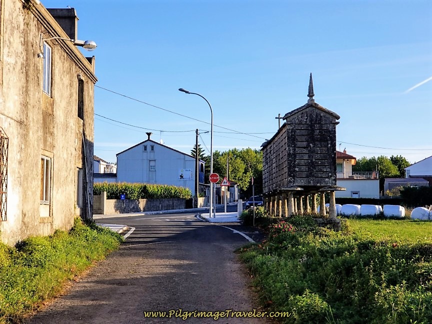 Entering Senande at 16.5 Kilometer Waymark