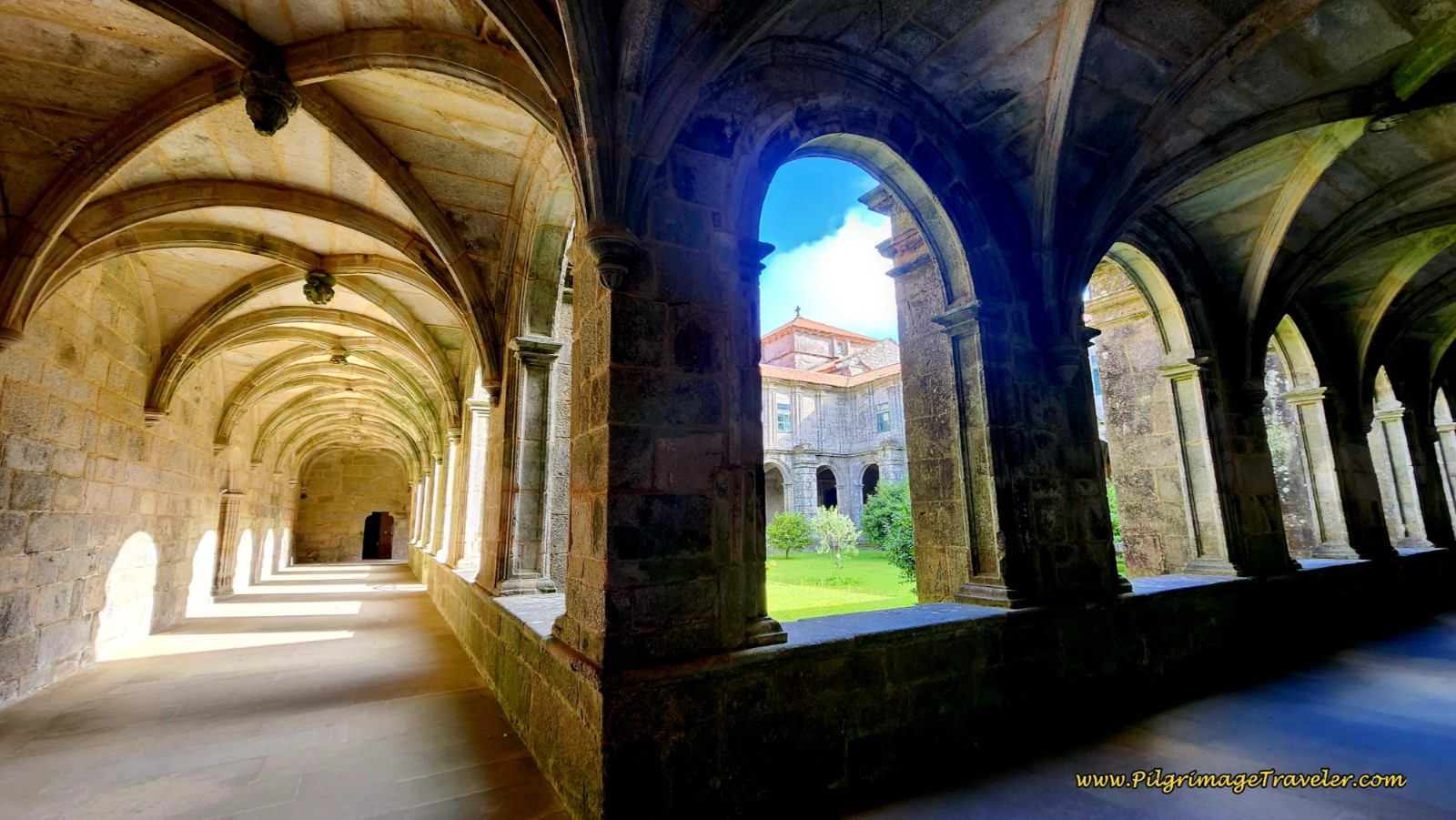 Mosteiro de Santa María da Armenteira Cloister