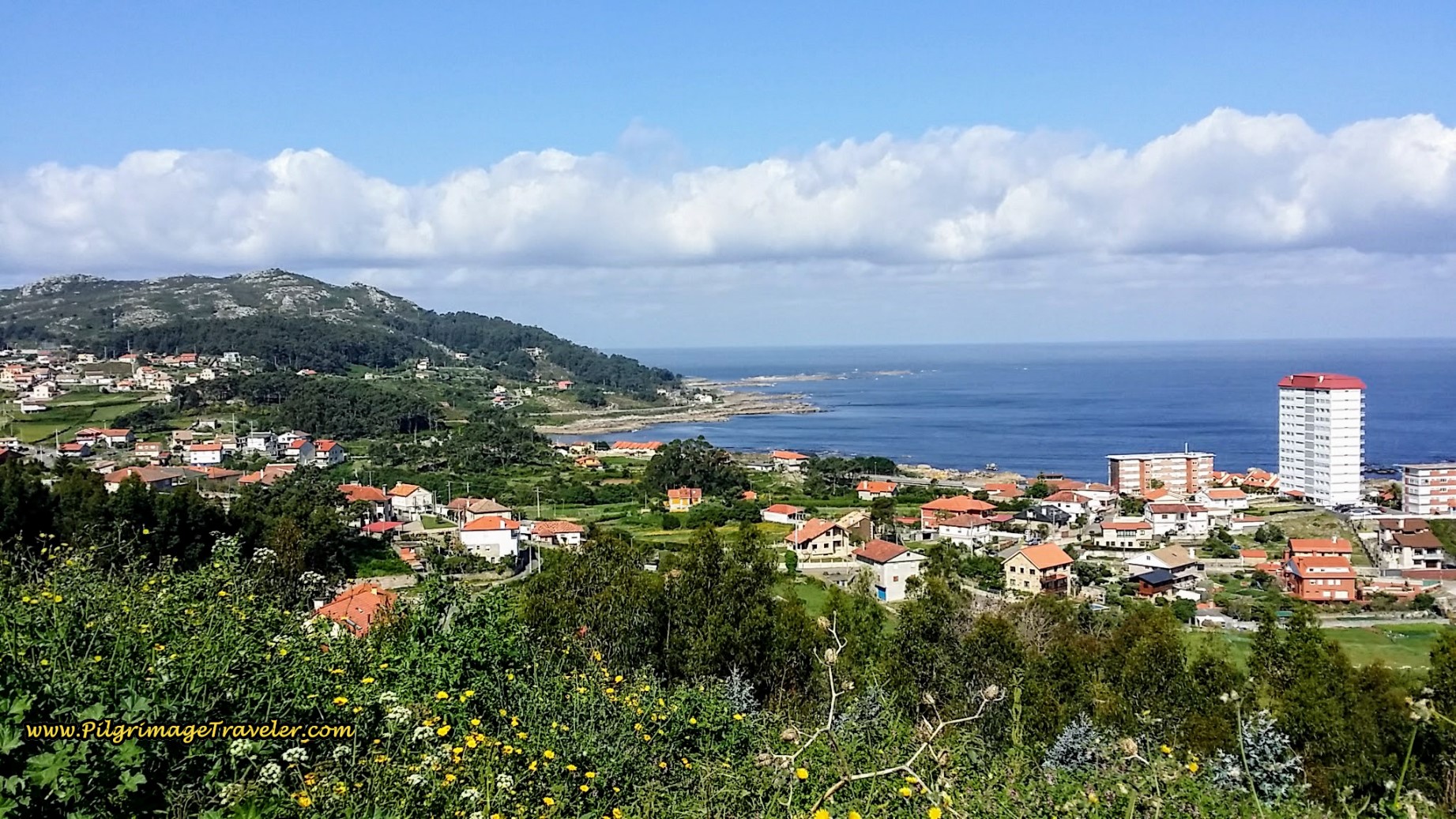 Lofty Views along the Camiño Río Pequeno