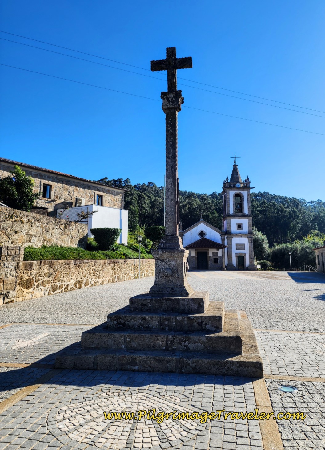 Cruzeiro e Capela da Senhora da Portela on day seventeen on the Central Route of the Camino Portugués