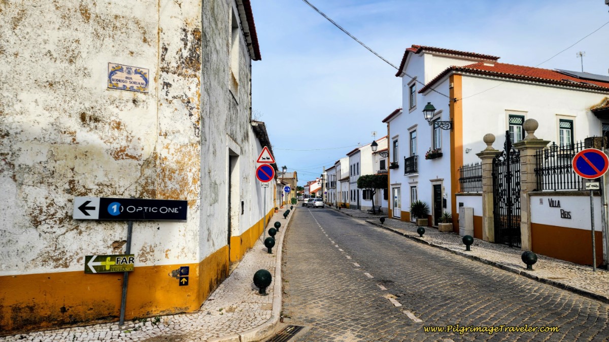 Along the Rua Dom João IV