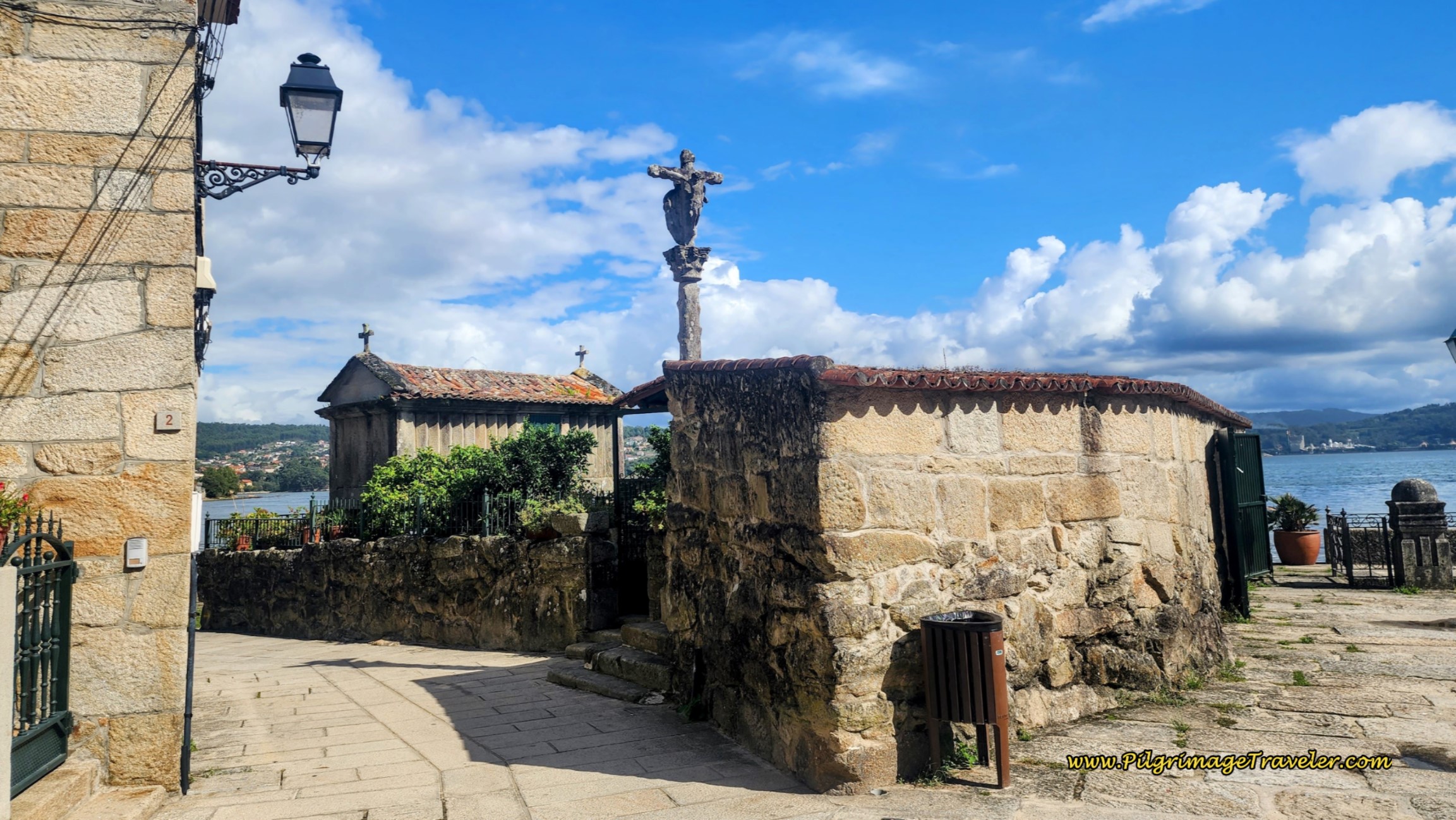 Cruceiro Rualeira on the Praia do Padrón