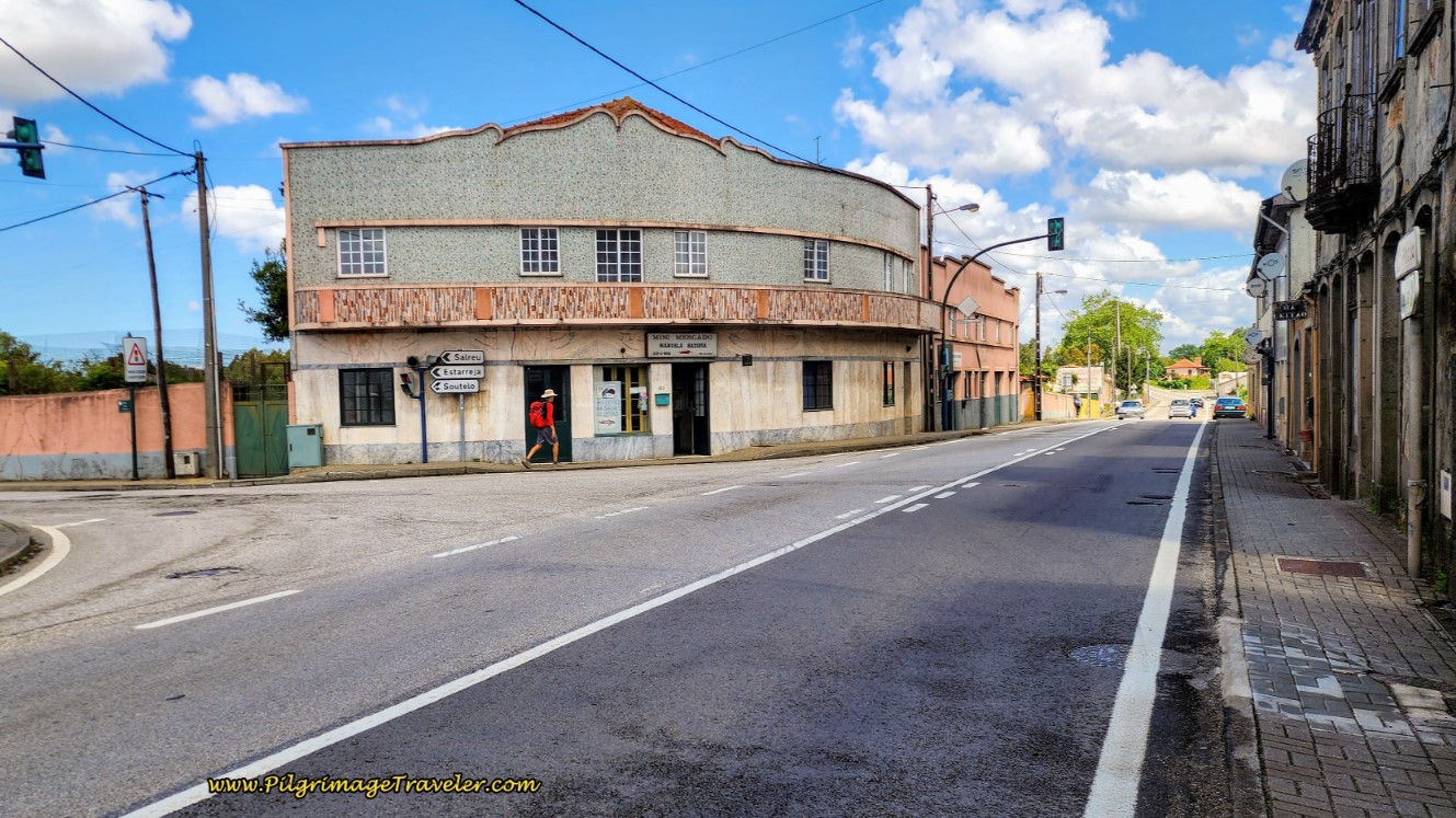 Mini-Market at N1-12 Intersection