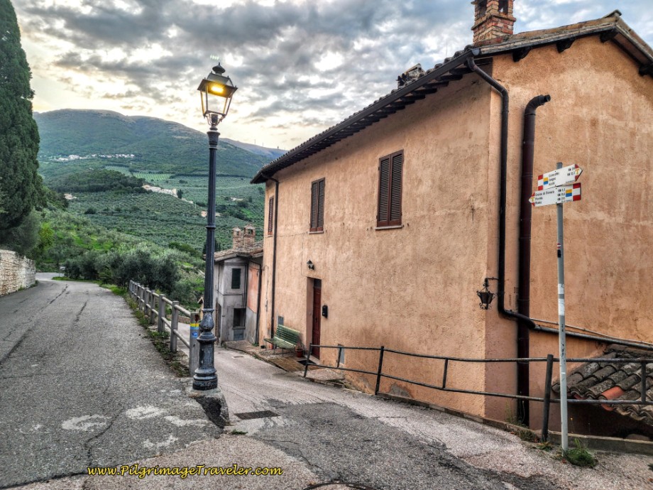 Right Turn at Sign-posted Y-Intersection Way of St. Francis: Day Thirteen, Trevi to Poreta - Right Turn at Y-Intersection