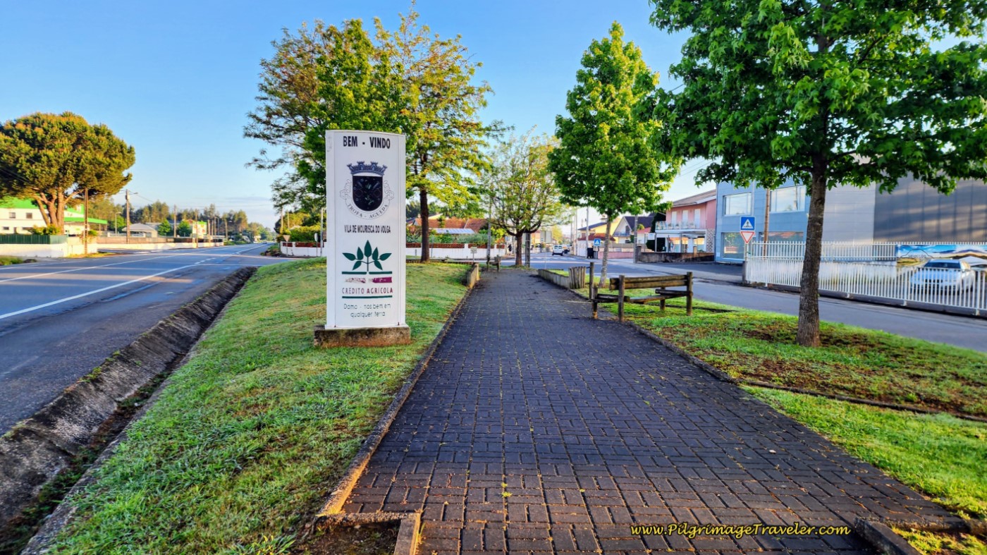 Turn Right off N1 at Triangular Park after 2.2 KM