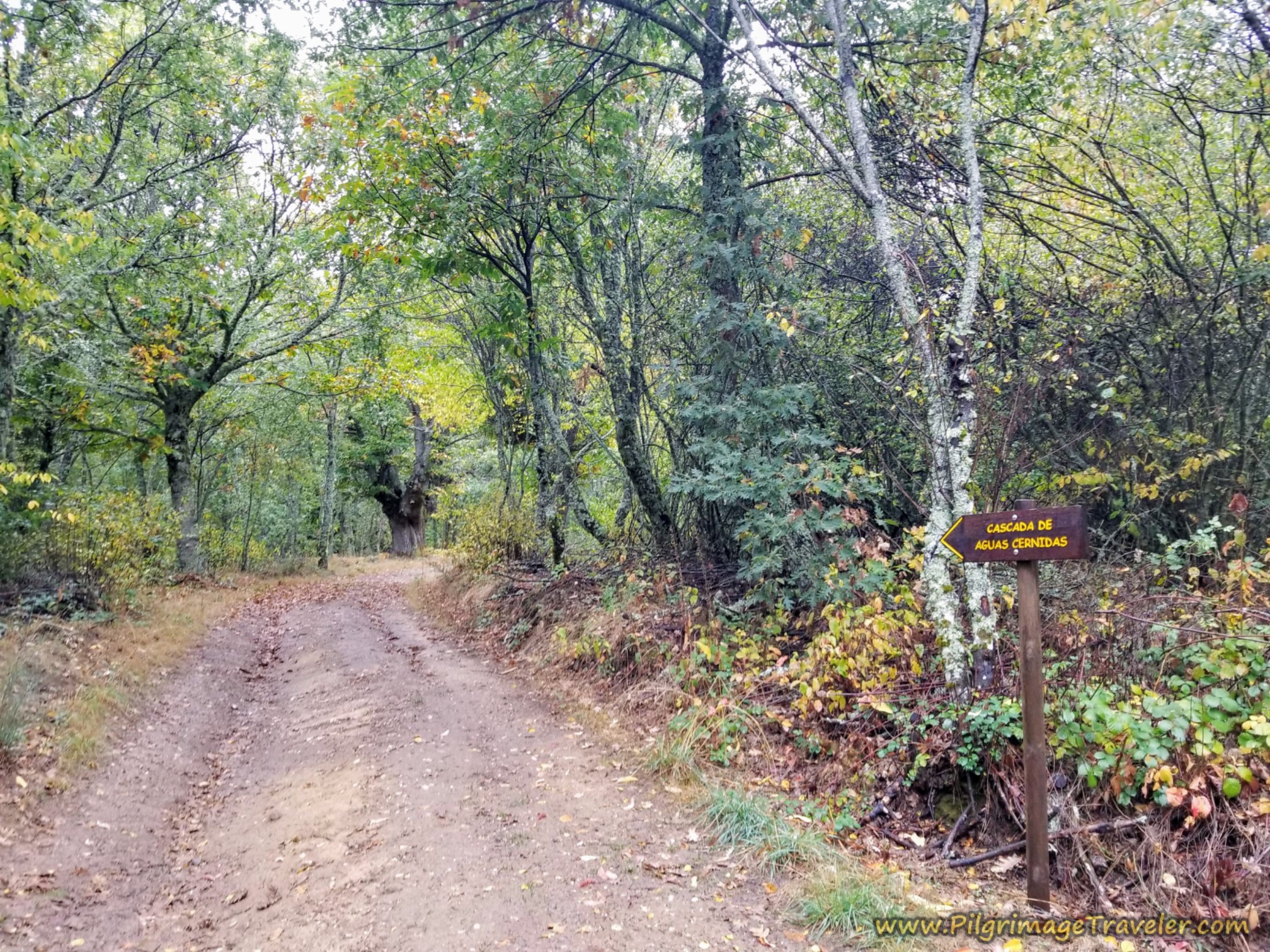 Sign for Waterfall, Cascada de Aguas Cernidas on the Camino Sanabrés from Puebla de Sanabria to Lubián