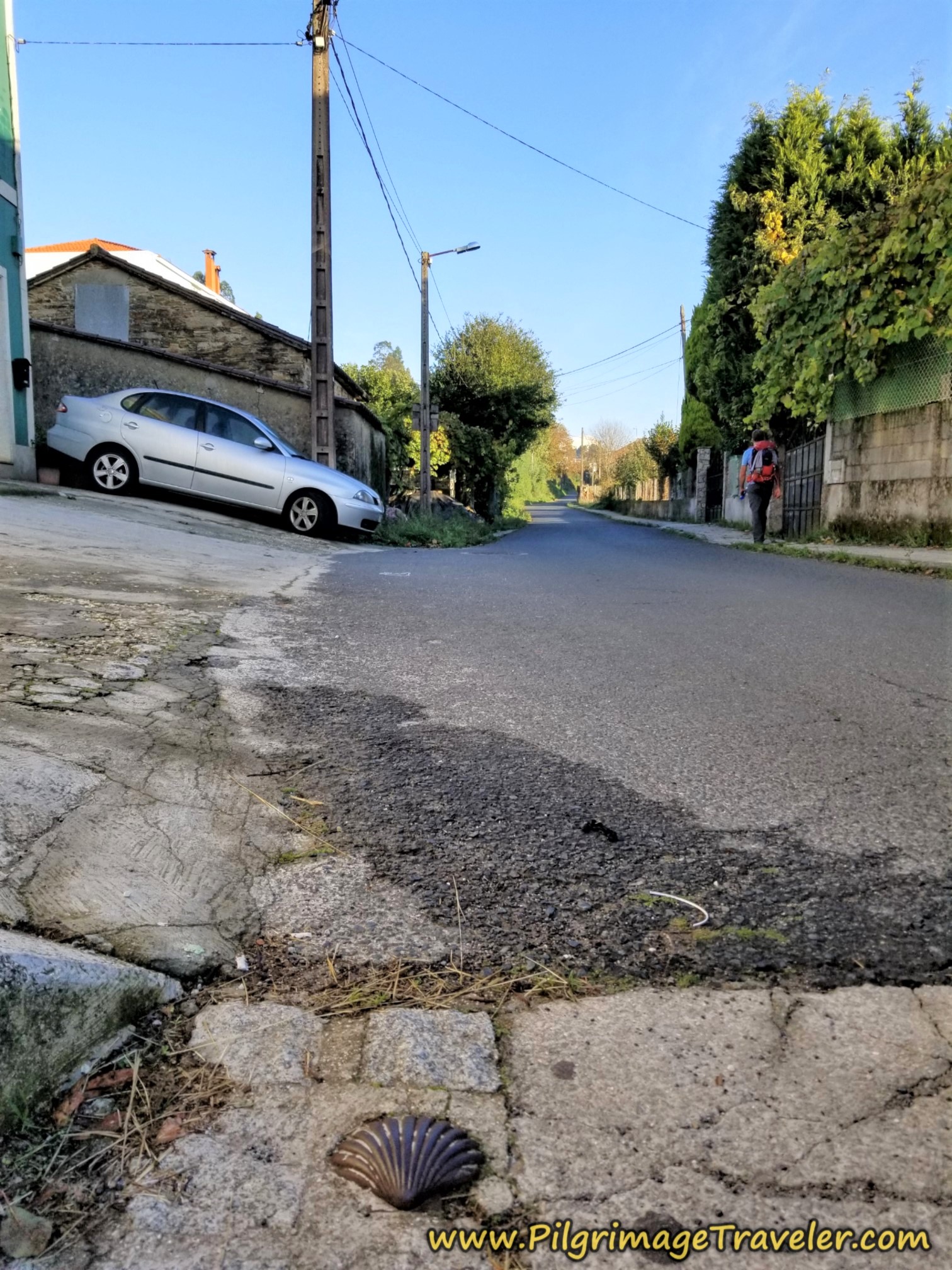 Up the Hill on the Rúa de Angrois
