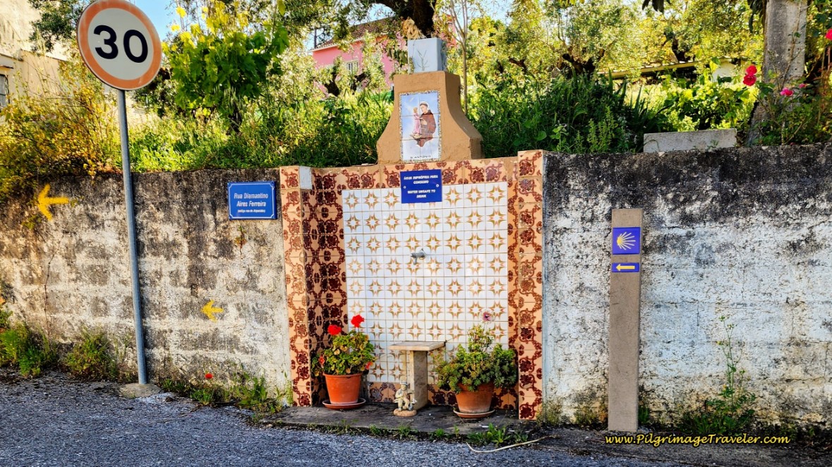 Turn Left at This Fountain onto the Rua Alqueidão