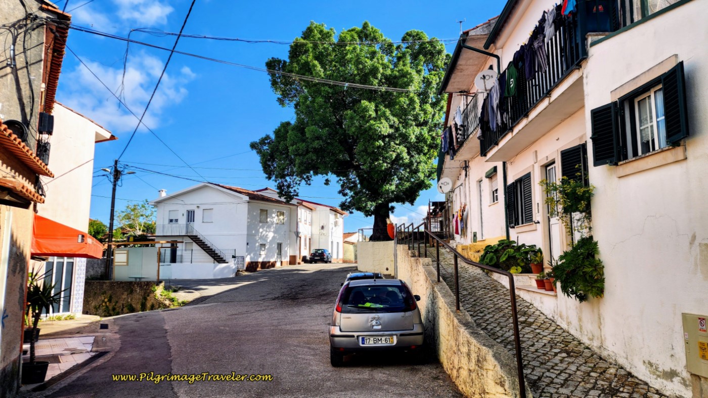 Along the Rua Além, Cruz dos Morouços