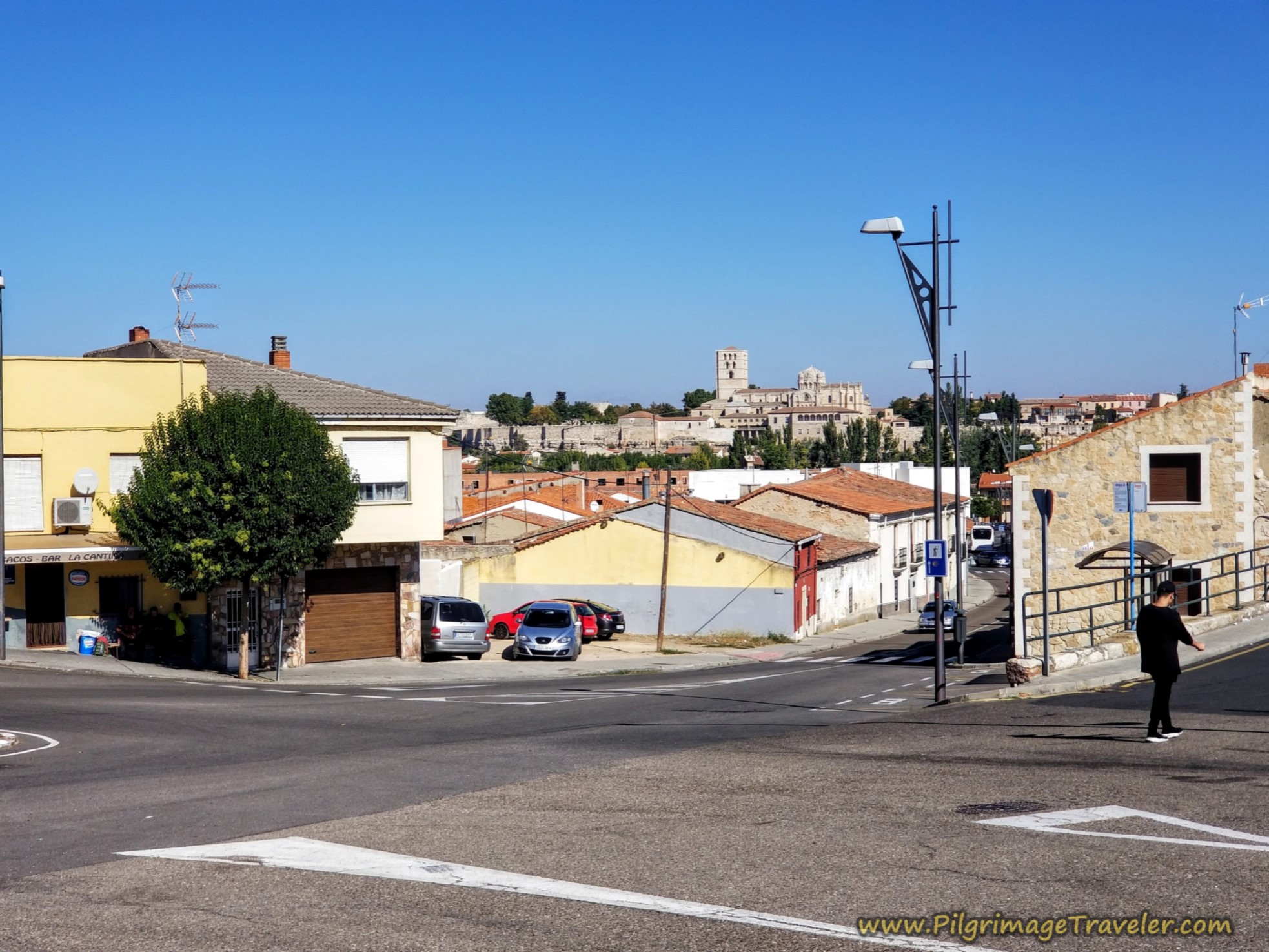 Cross Traffic Circle at Bar Cross Traffic Circle at Bar