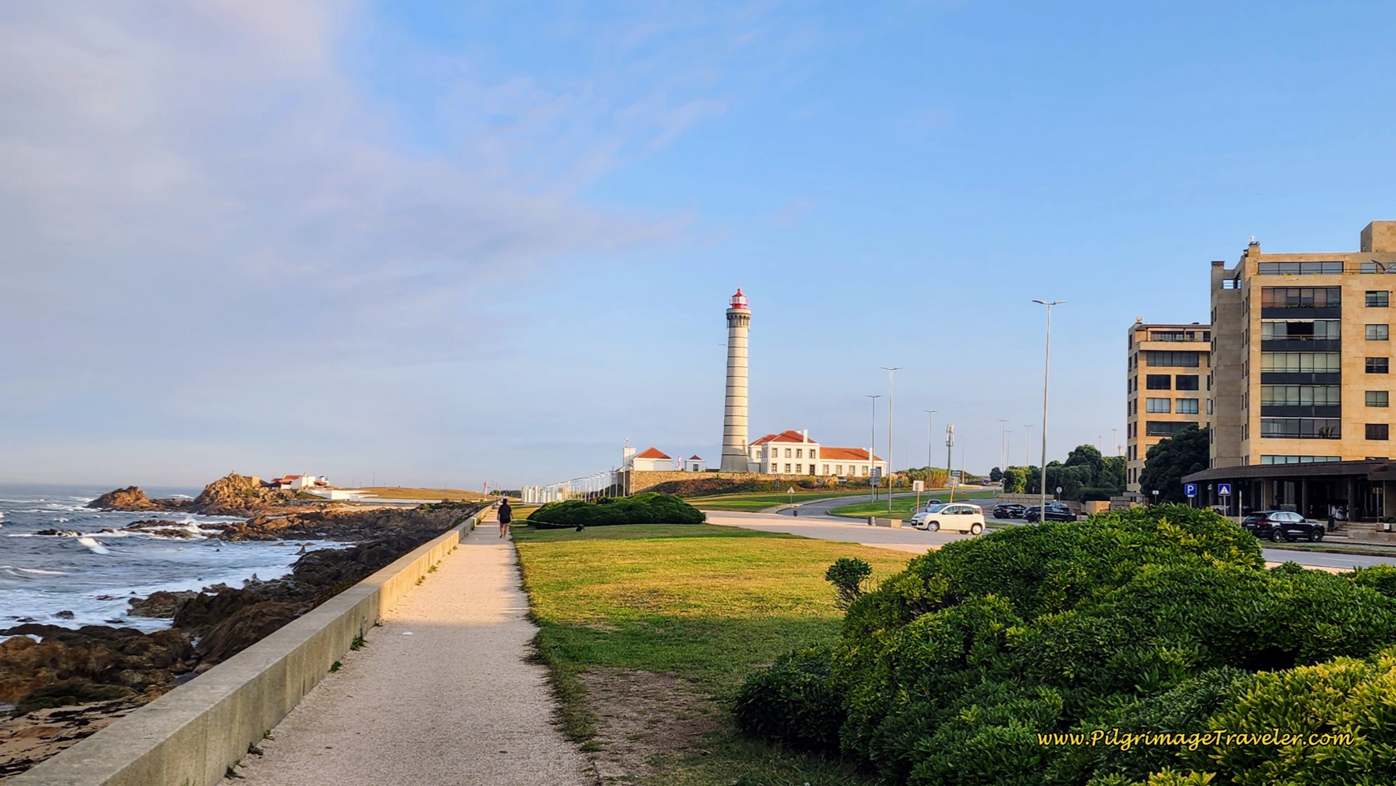 Farol (Lighthouse) de Leça da Palmeira Ahead