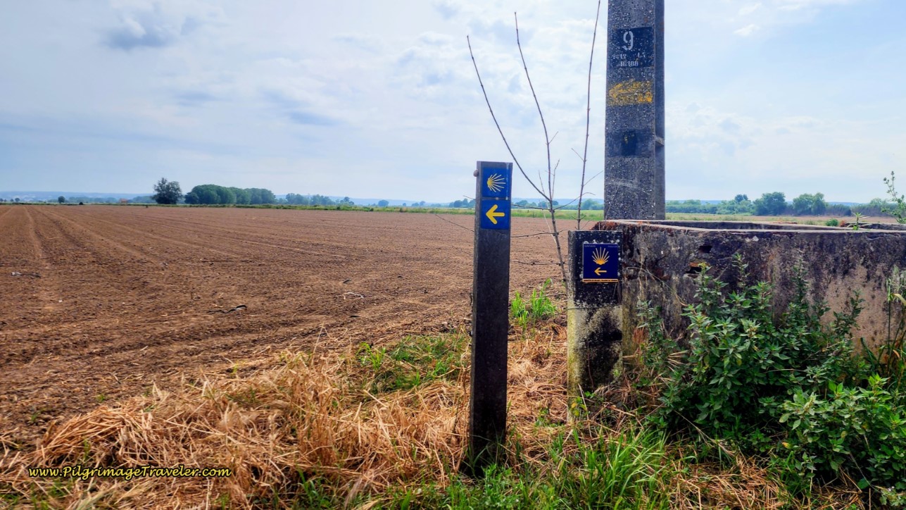 Old and New Waymarks at Intersection