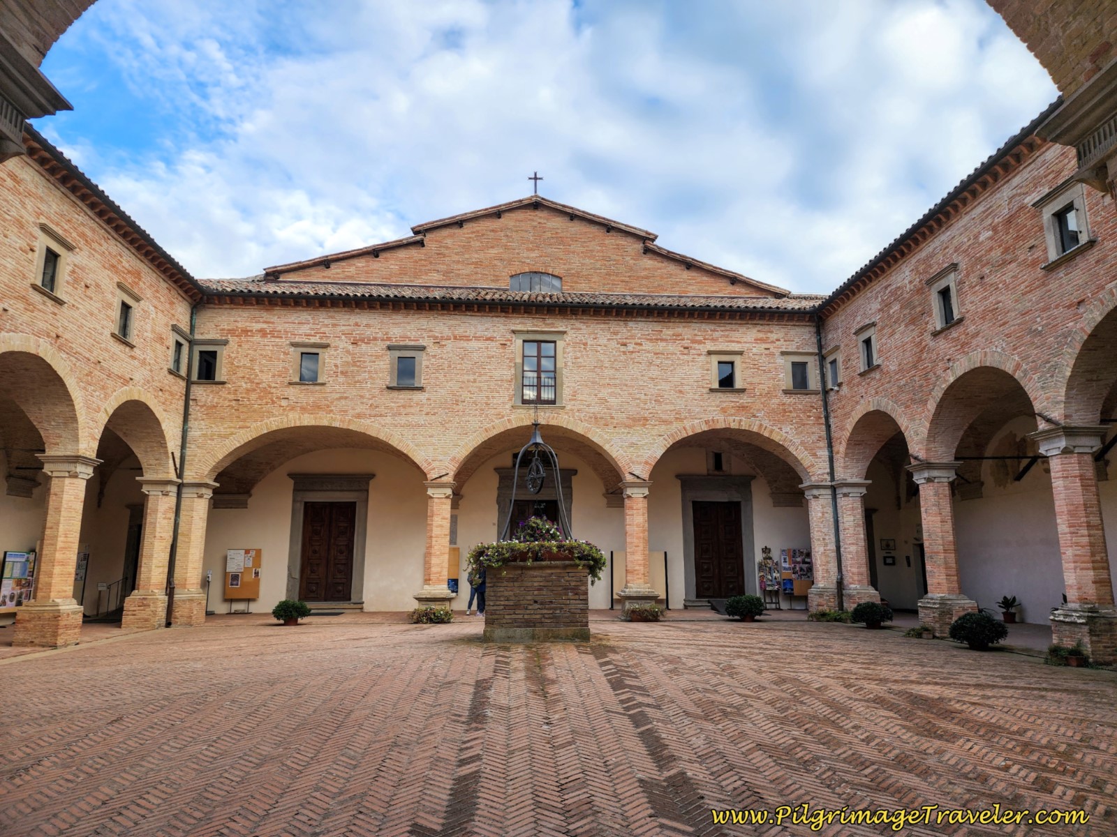 Basilica di Sant'Ubaldo, Cloister