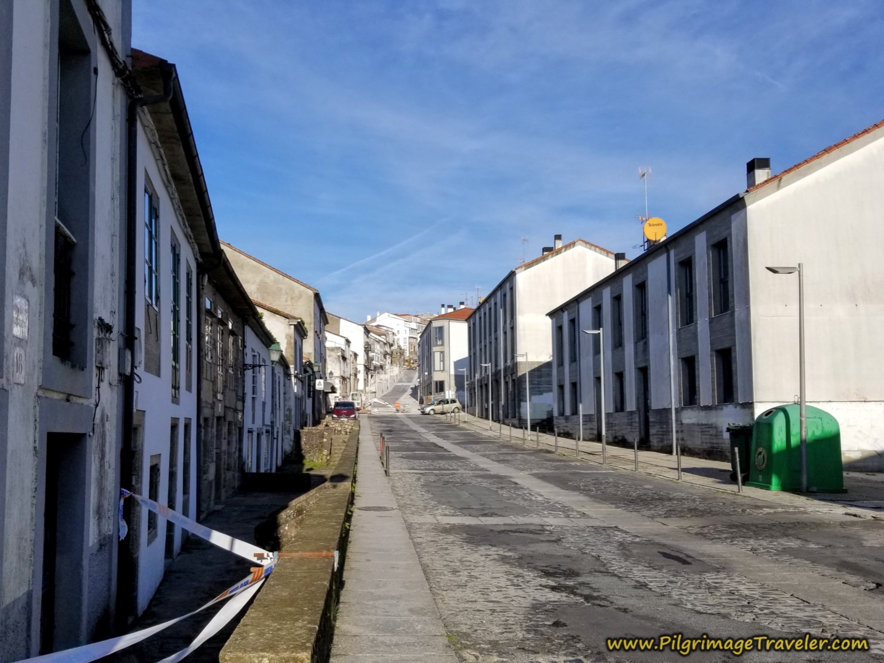 Along the Rúa do Castrón Douro
