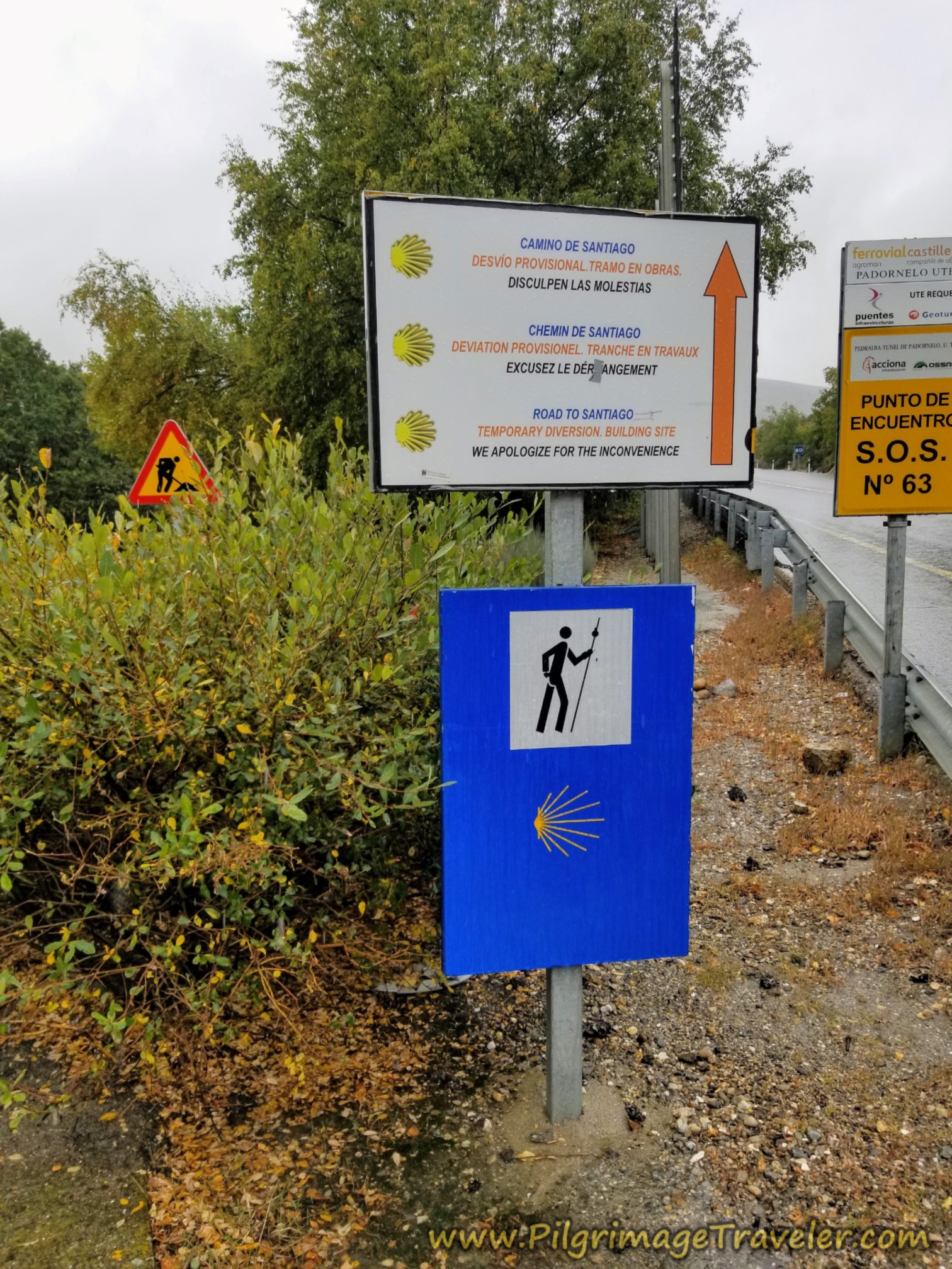 Detour Sign on the Camino Sanabrés from Puebla de Sanabria to Lubián