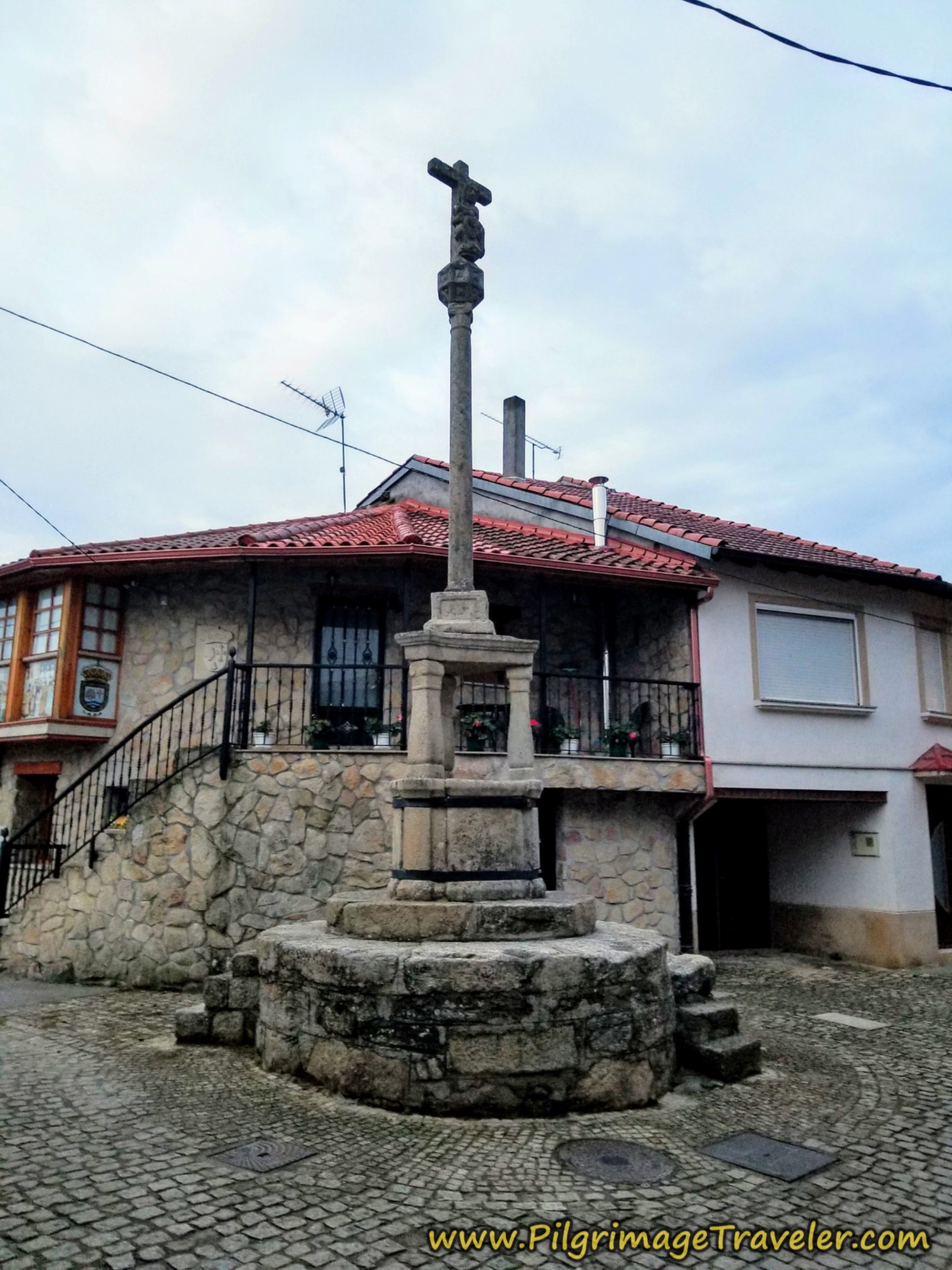 Join the Rúa do Cruceiro