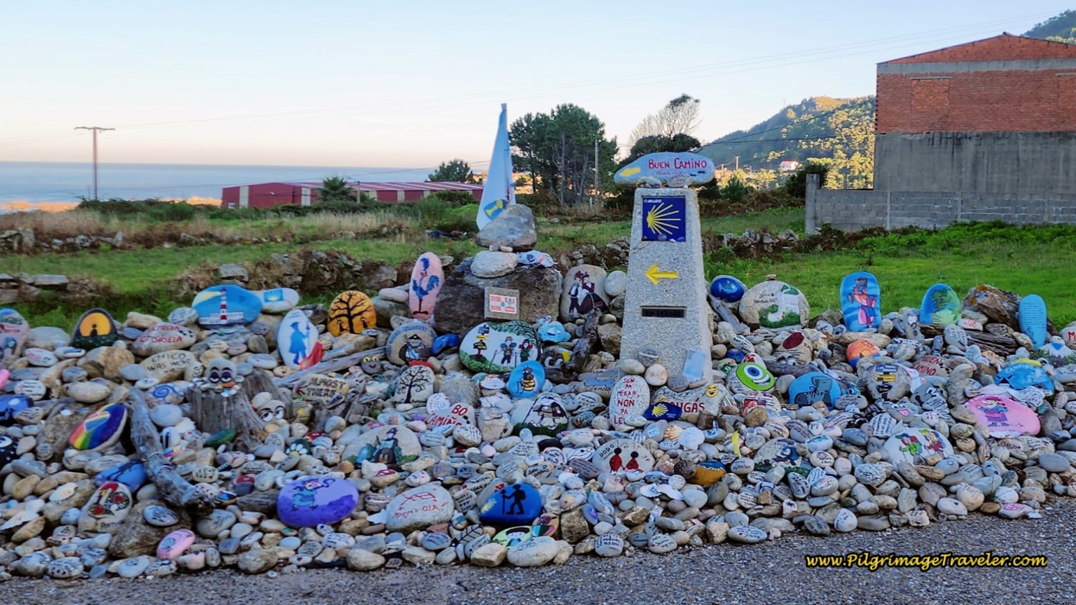 Turn Left at Hito de Mougás Waymark