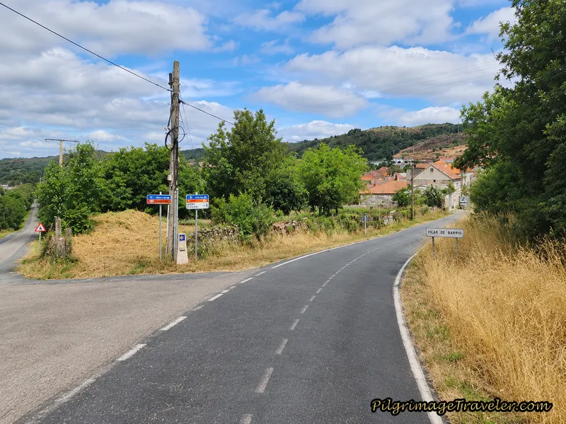 Entering Vilar de Barrio at Signpost