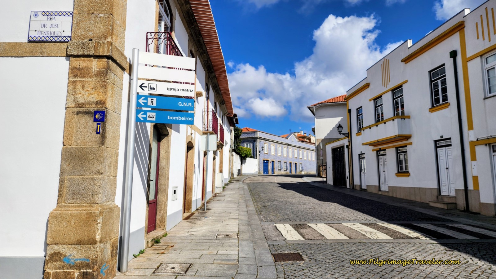 Straight on from the Rua Hospital