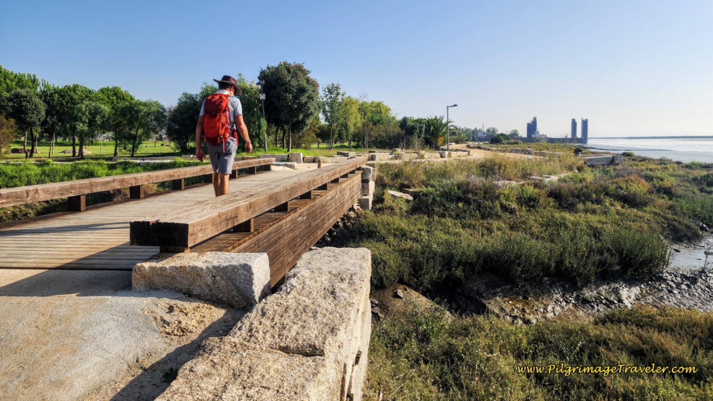 Approaching the Parque Urbano da Povoa de Santa Iria