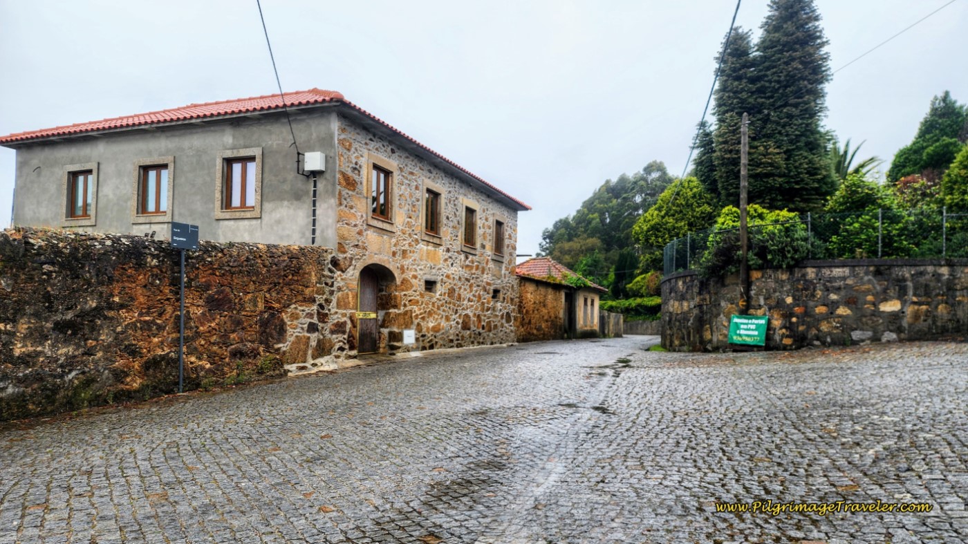 Along the Rua Sirgueiros