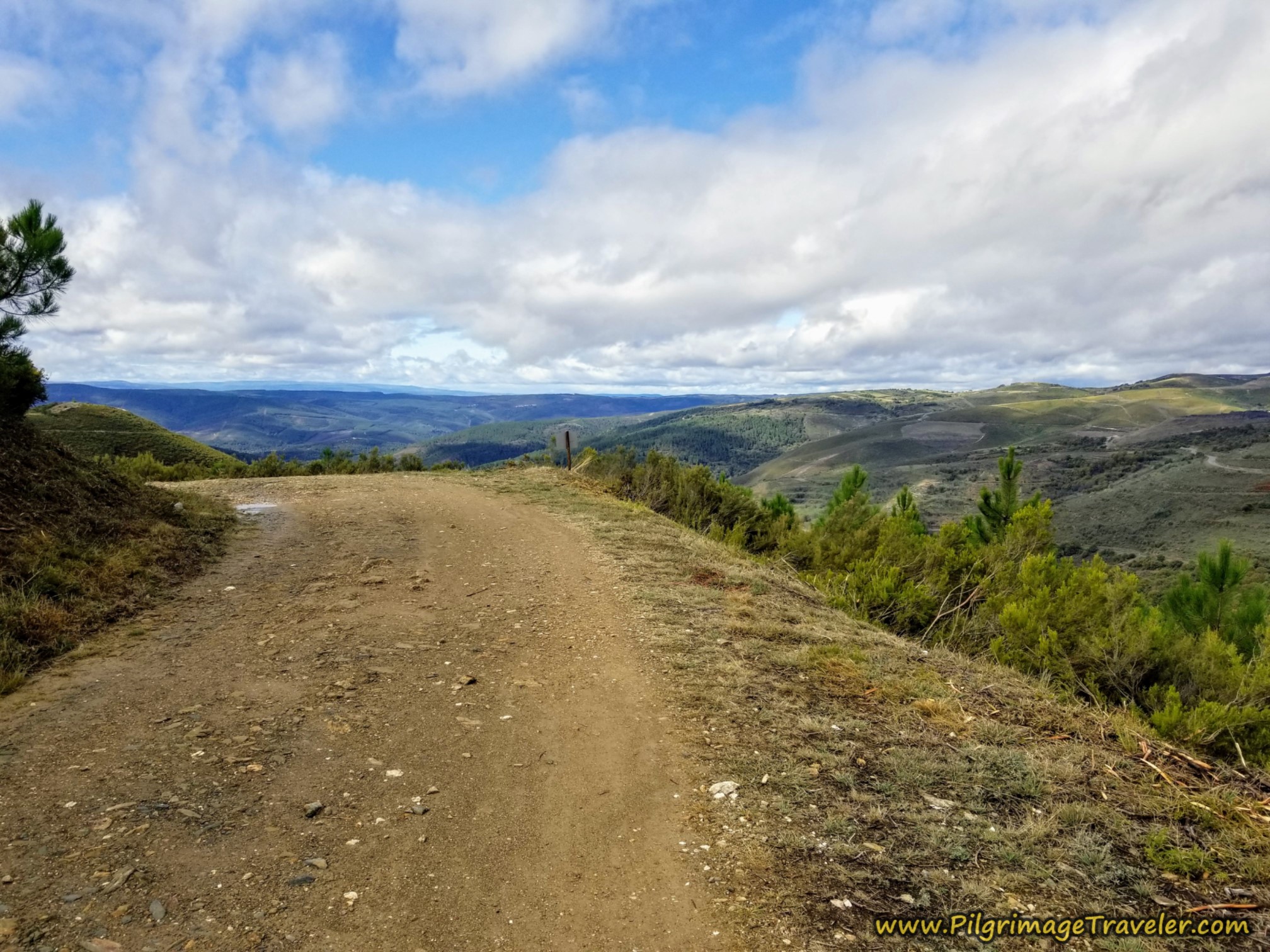 Hairpin Turn, on the Camino Sanabrés from to A Venda da Capela to A Laza