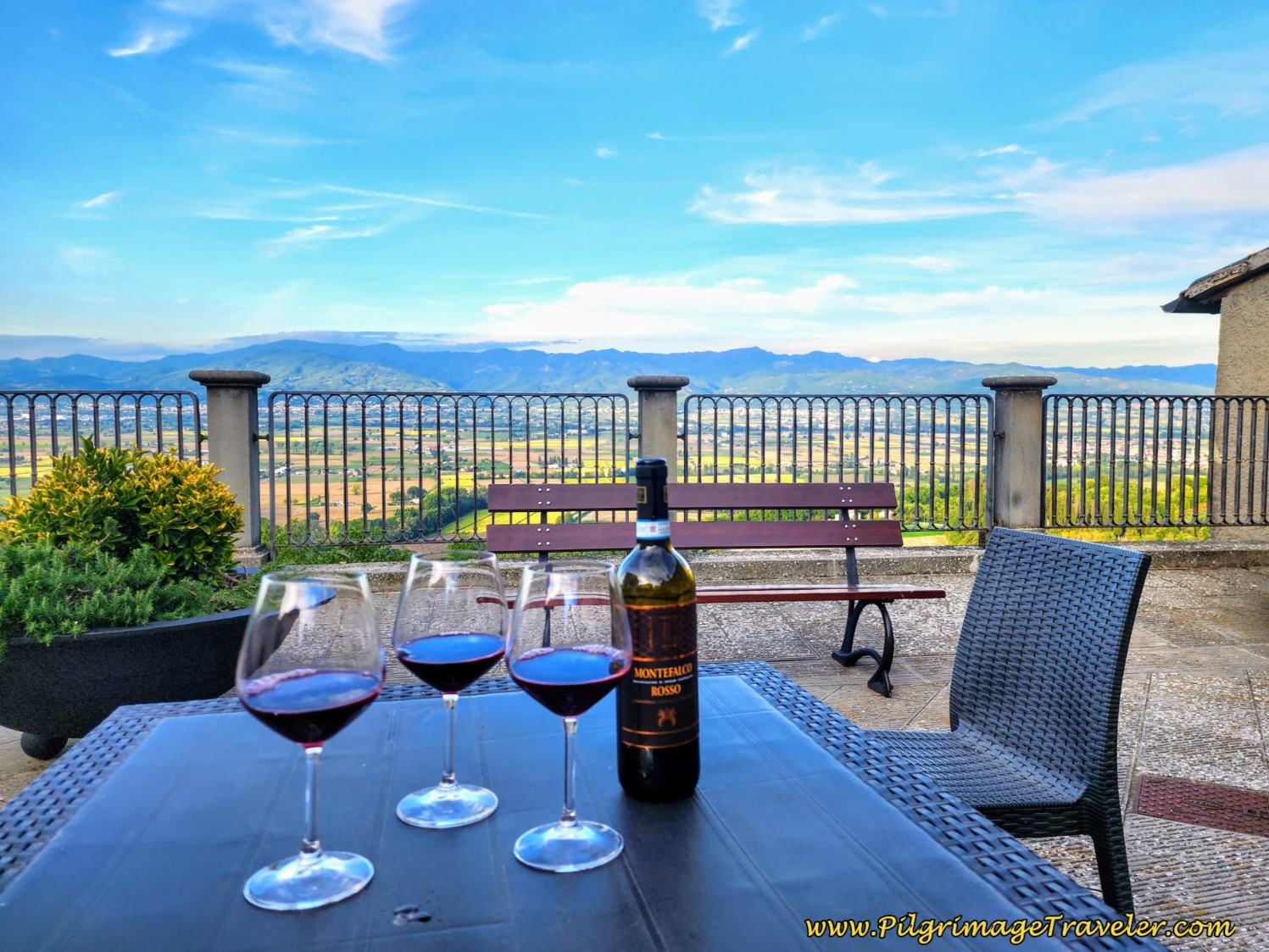 Happy Hour on the Bar Vita Frenetica Terrace in Citerna