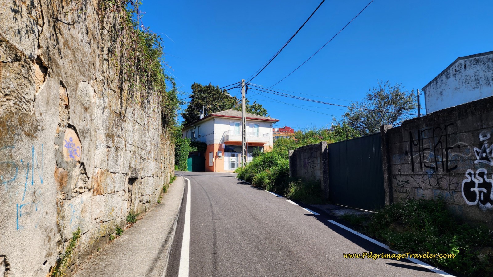 Continue Climbing on the Baixada á Salgueira Continue Climbing on the Baixada á Salgueira