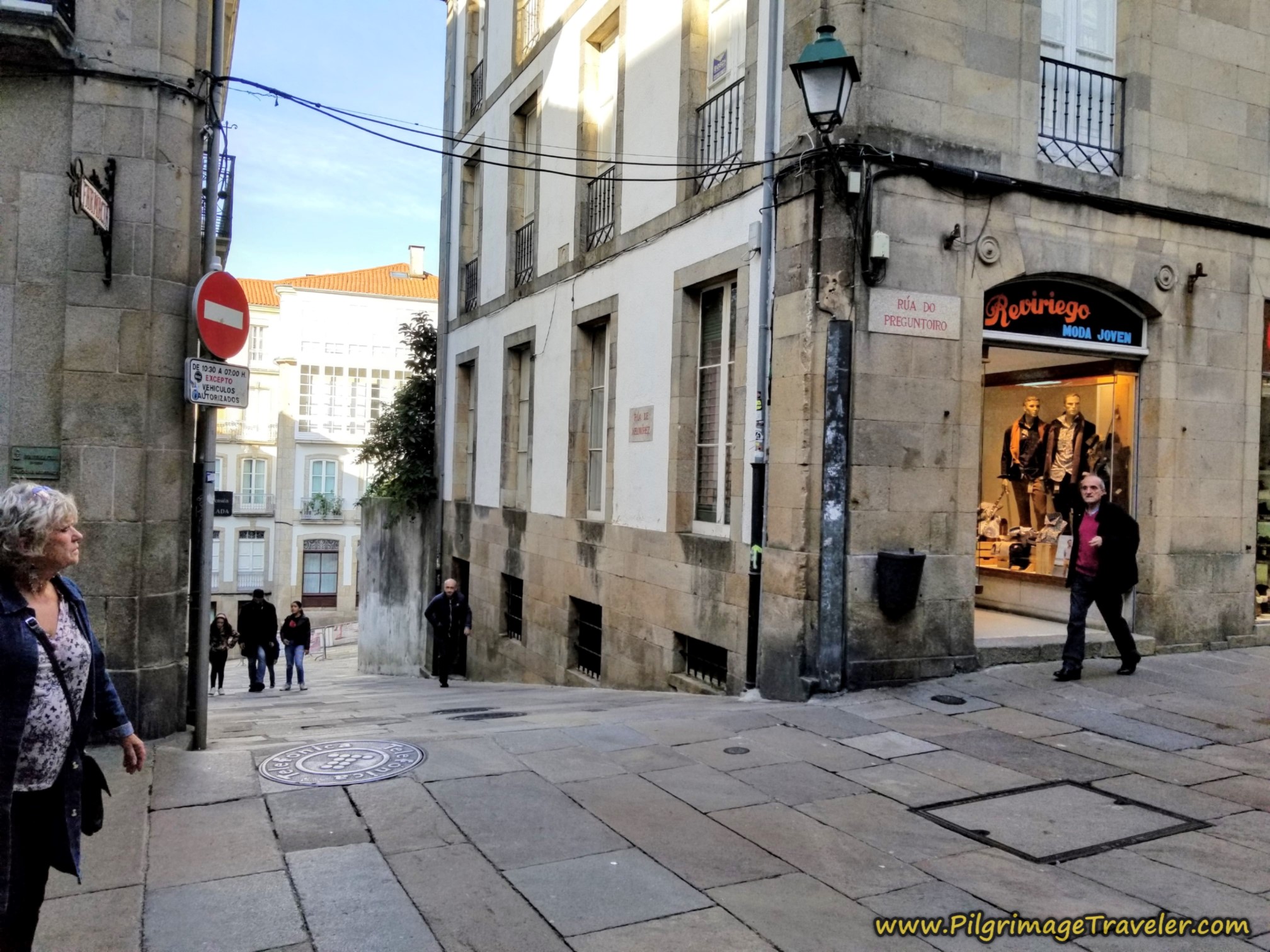Turn Left Onto the Rúa de Xelmírez