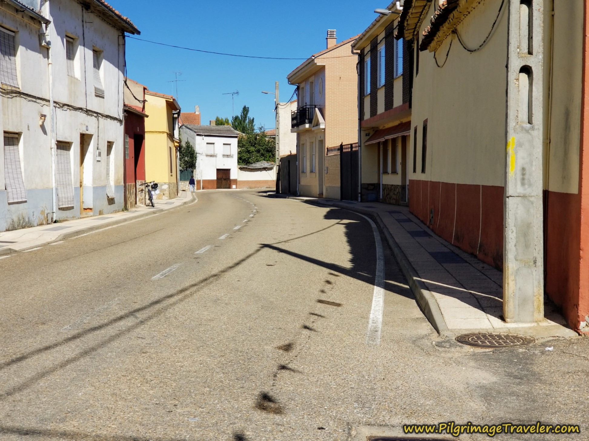 Yellow Arrows Abound in Santa Croya Yellow Arrows Abound in Santa Croya