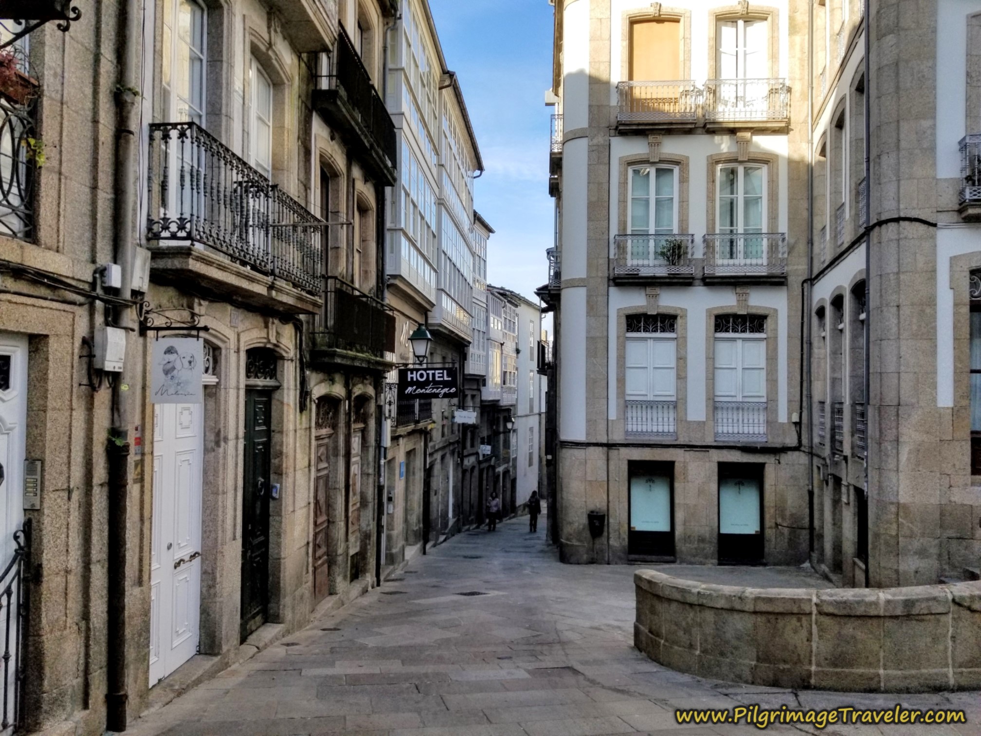 Stay Left Here, Along the Rúa de Xelmírez