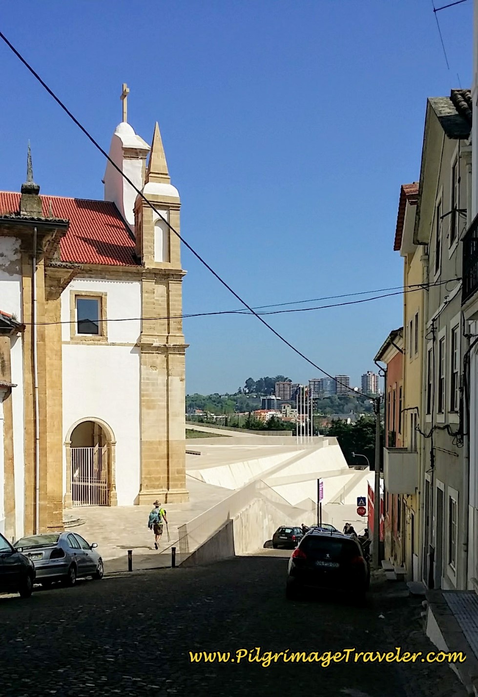 Approaching the Convento São Francisco