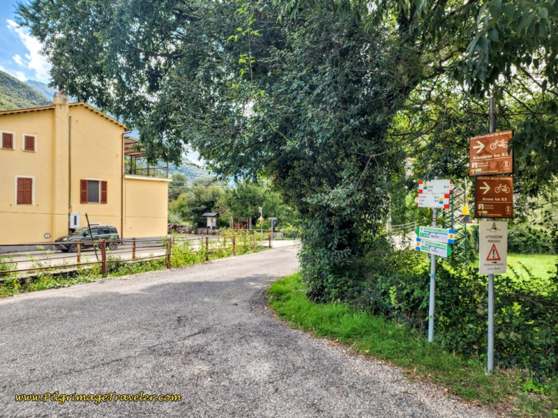 Way of St. Francis: Day Fifteen, Spoleto to Macenano - Crossroads in Macenano