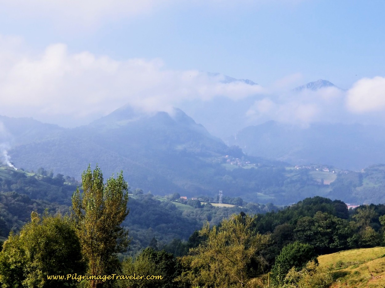 Wonderful Views of the Mountains Through the Mist