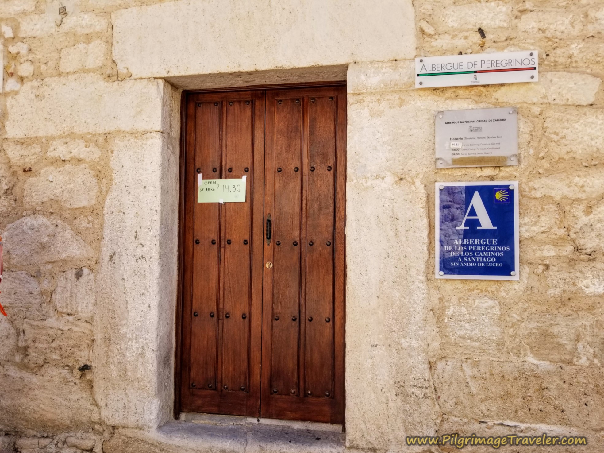 Entrance to the Albergue de Peregrinos de Zamora