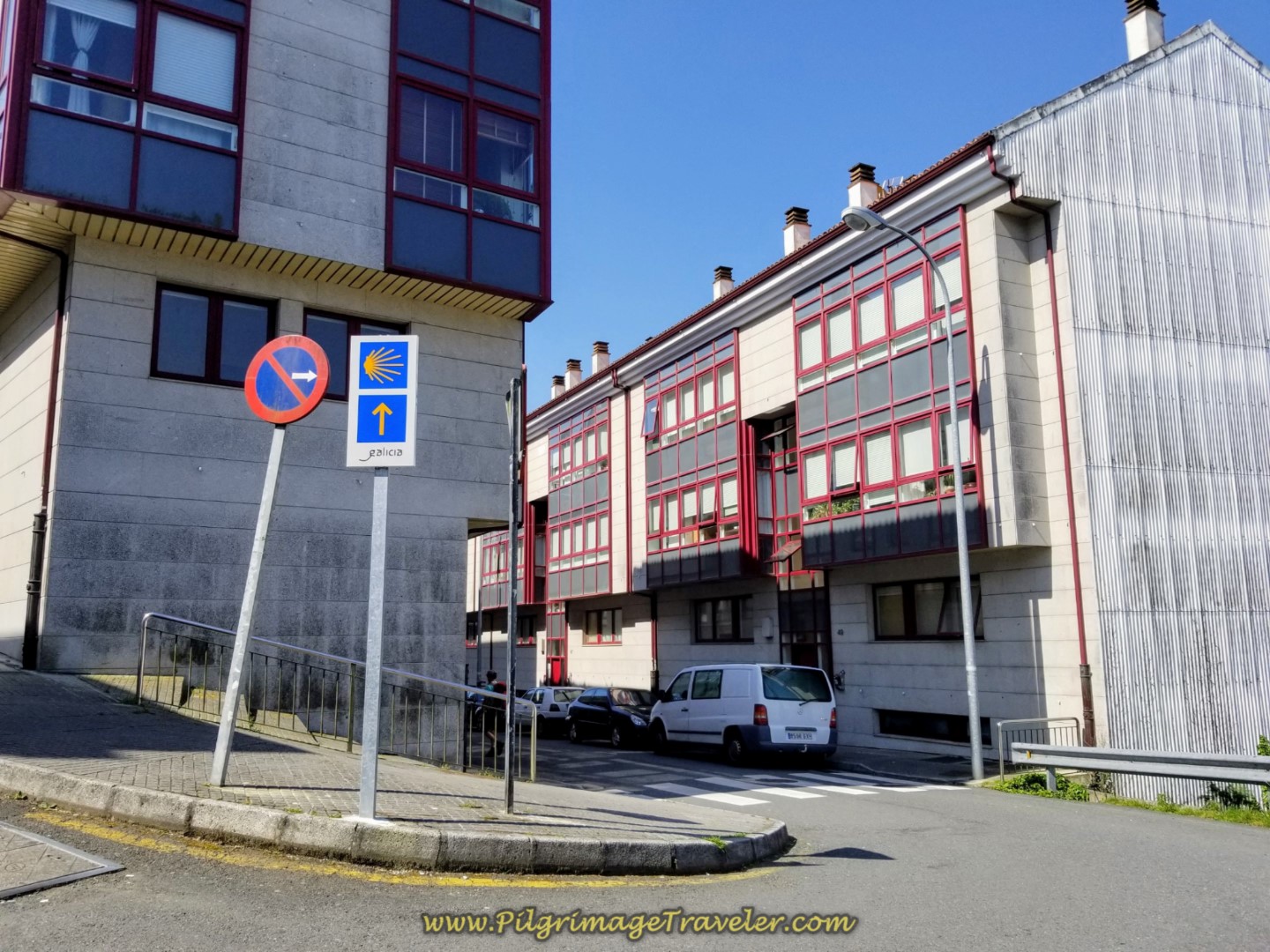 Bear right at the Y-intersection onto the Rúa dos Salgueiriños de Abaixo on day eight of the English Way Bear right at the Y-intersection onto the Rúa dos Salgueiriños de Abaixo on day eight of the English Way