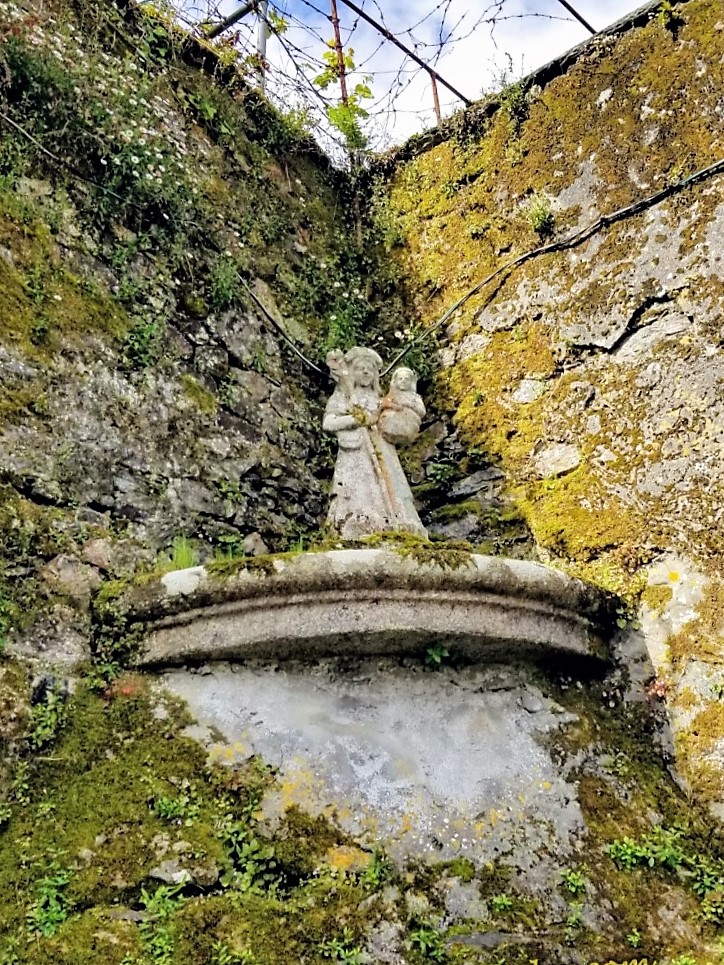 Mother and Child in Niche on day three of the Camino Inglés