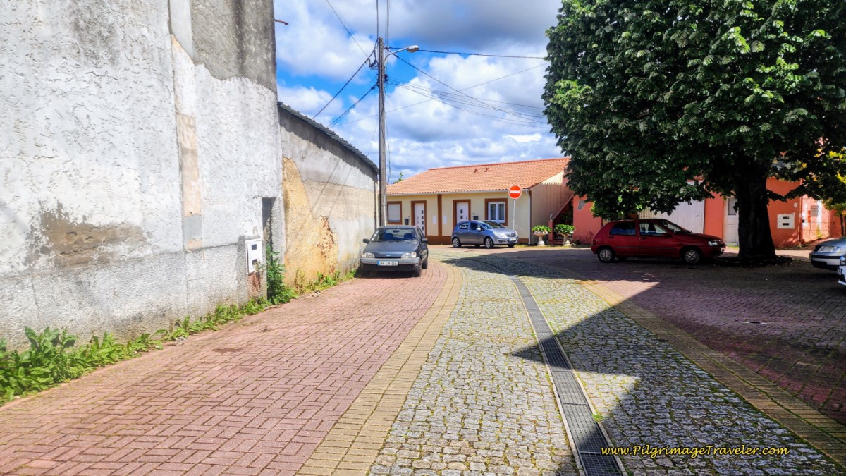 Cross to Narrow Street in Sardäo