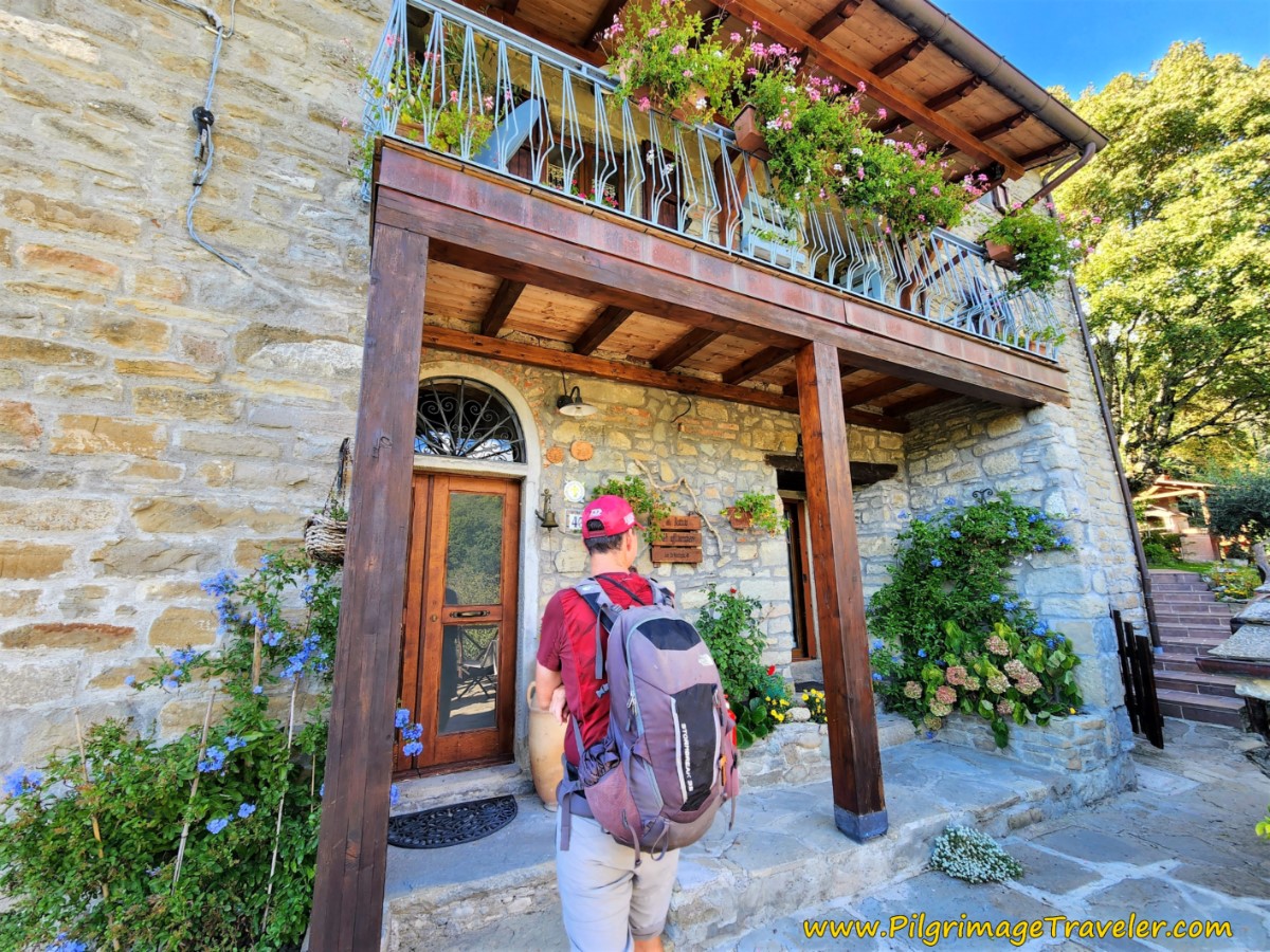 Nick at the Alla Battuta Entrance on the Way of St Francis Pieve Santo Stefano to Montagna