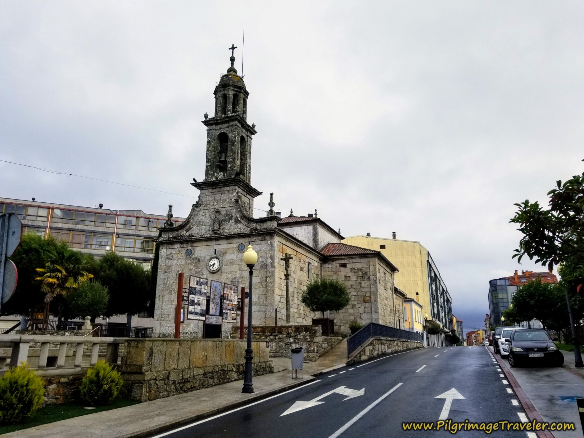 Right Turn After the Iglesia de Santa Baia de Silleda, Camino Sanabrés, Estación de Lalín to Bandeira Right Turn After the Iglesia de Santa Baia de Silleda, Camino Sanabrés, Estación de Lalín to Bandeira