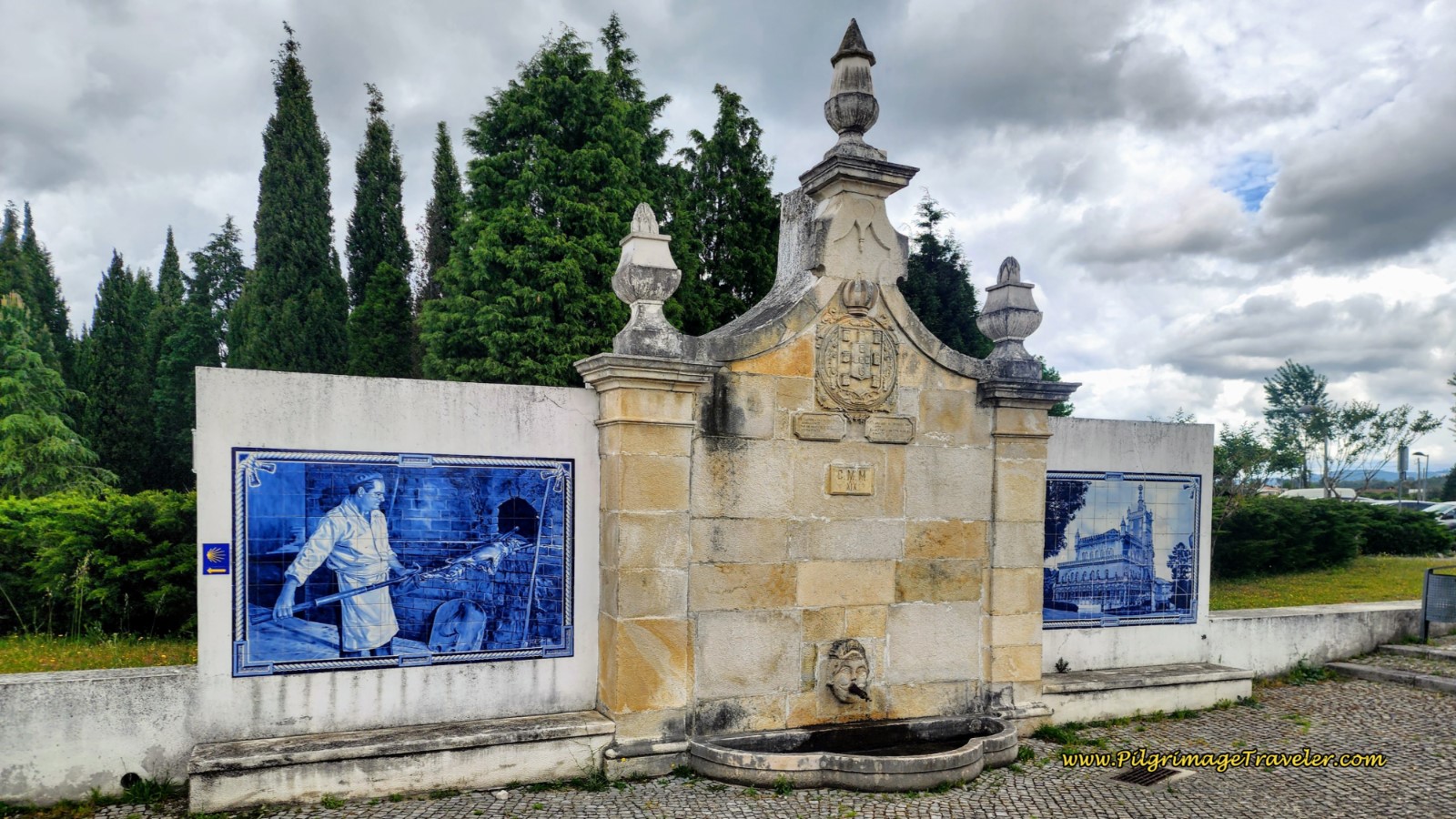 Left Turn on the Avenida Floresta by Murals