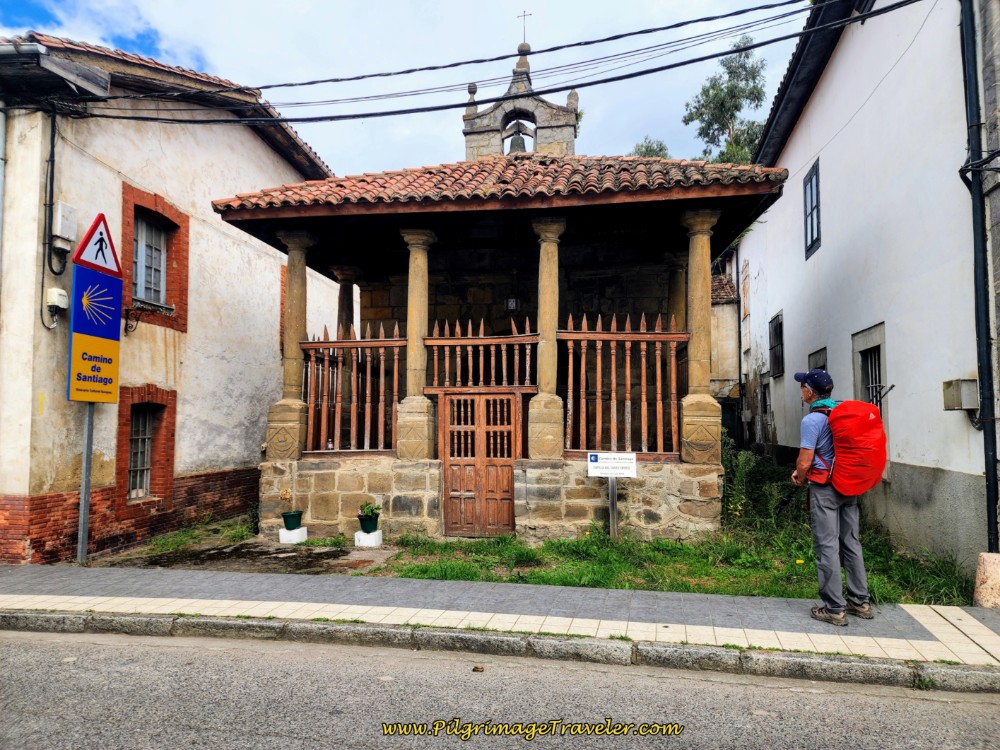 Rich Admires the Capilla del Santo Cristo