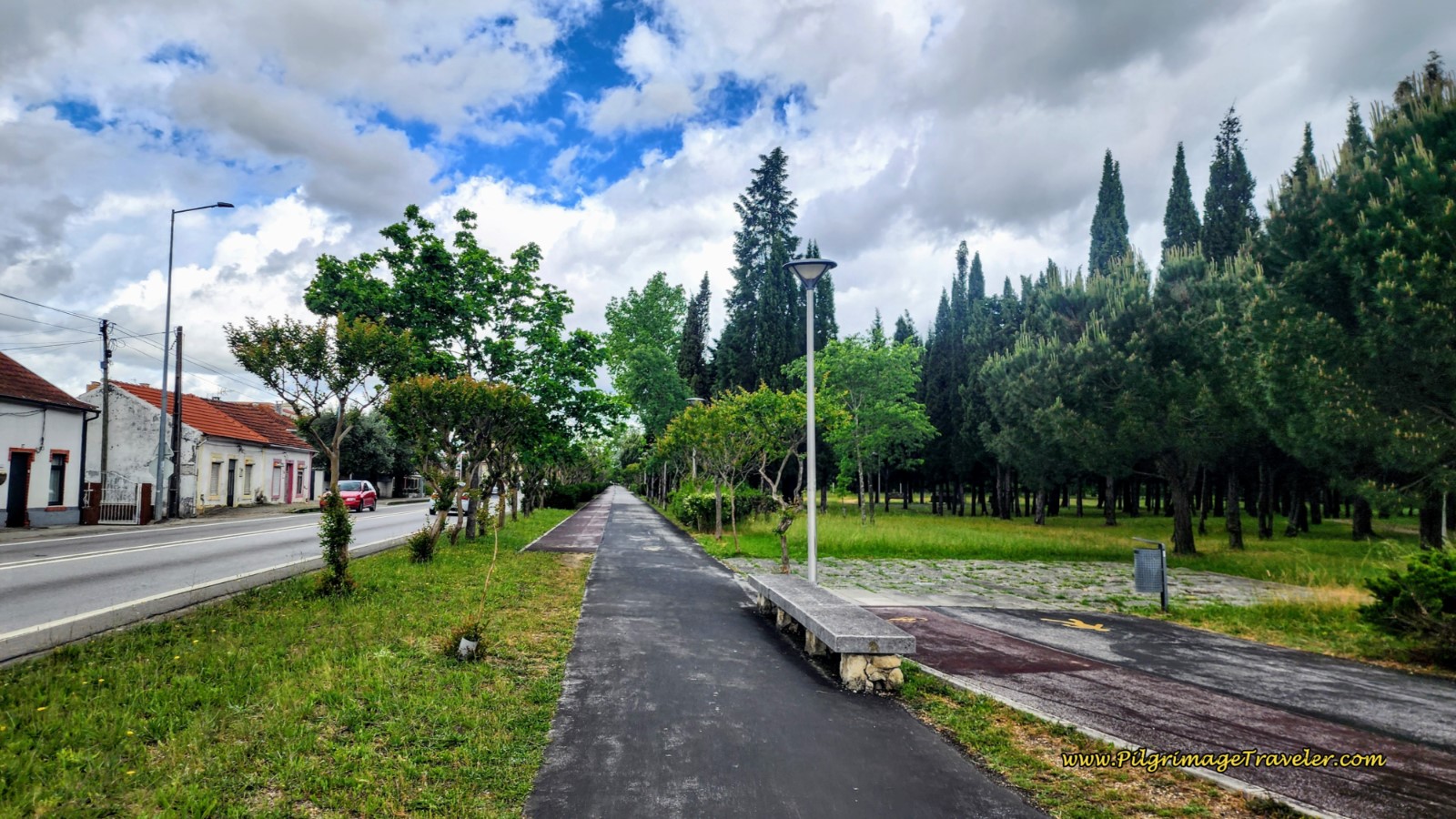 Walking Path by the Avenida Florista