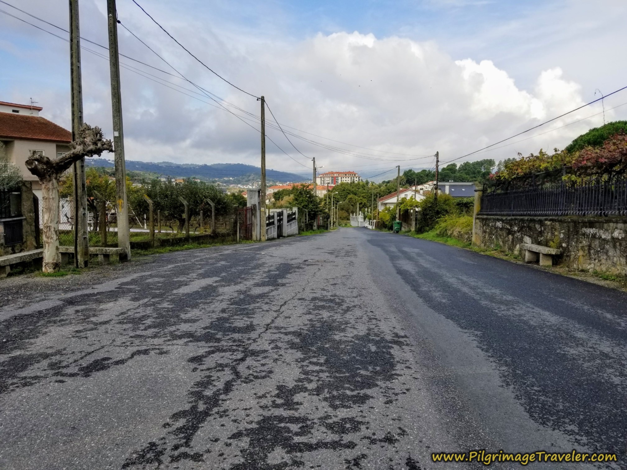 Northward Along the Rúa Verea Real de Seixalbo